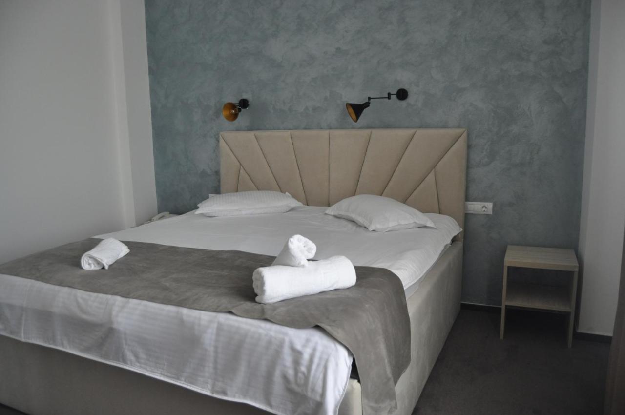Hotel Maya Хорезу Екстериор снимка