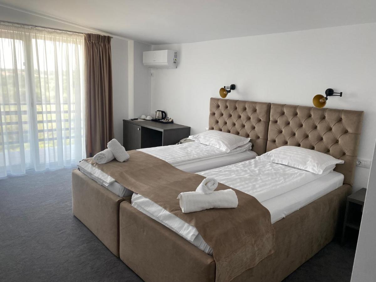 Hotel Maya Хорезу Екстериор снимка
