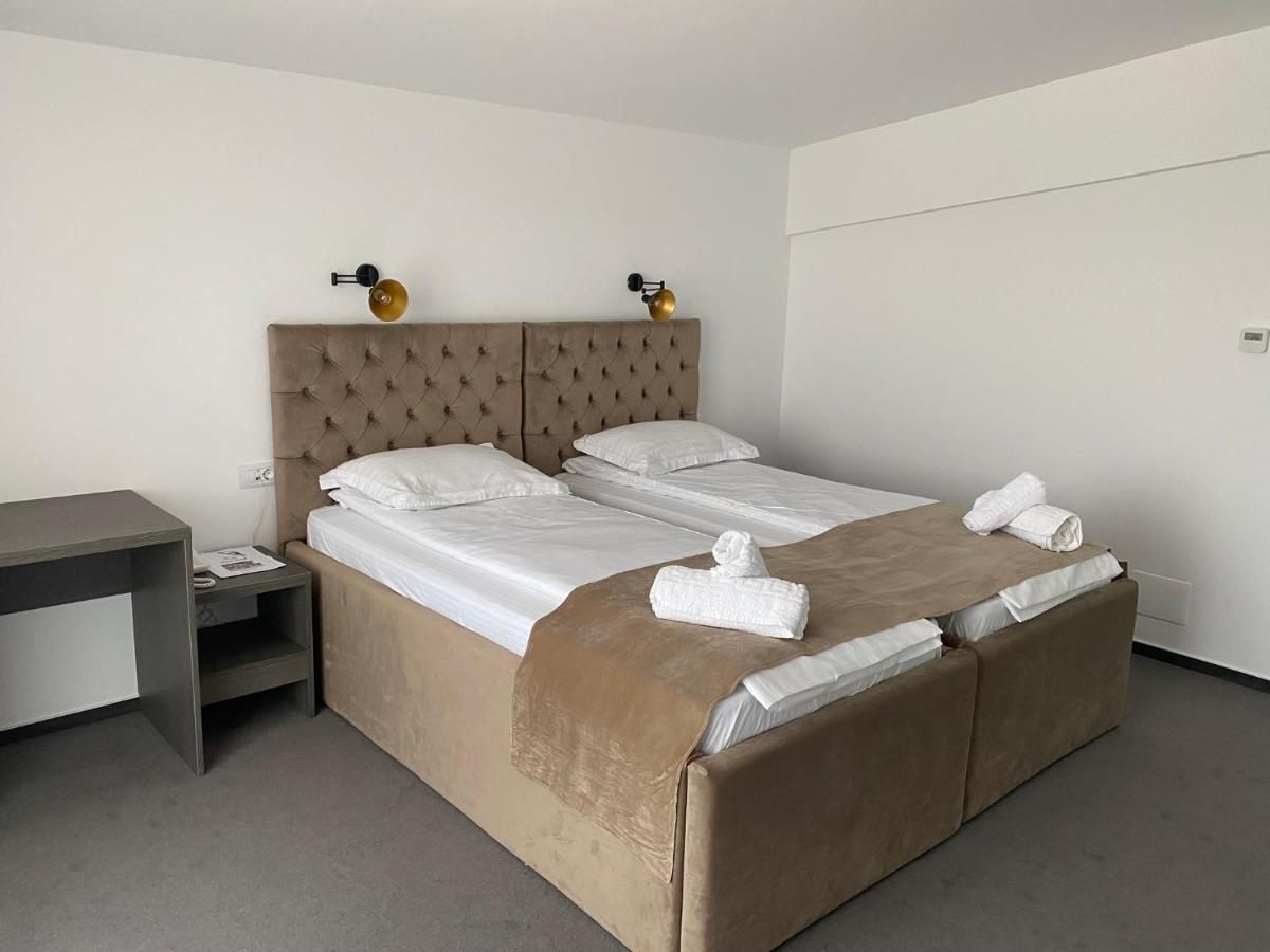 Hotel Maya Хорезу Екстериор снимка