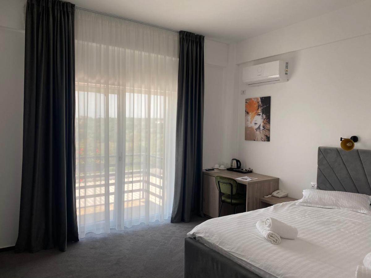 Hotel Maya Хорезу Екстериор снимка
